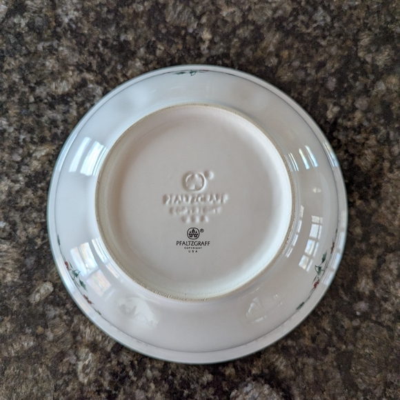 Pfaltzgraff Winterberry Vegetable Serving Bowl - Picture 3 of 3